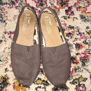 Toms